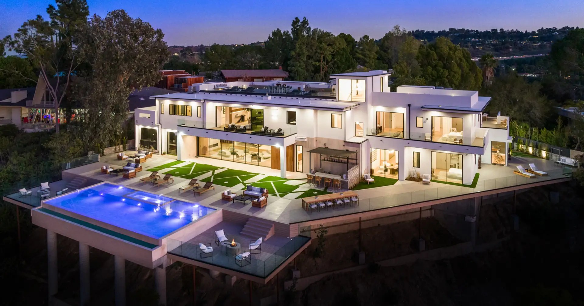 Modern New Build In Encino, California (PHOTOS)