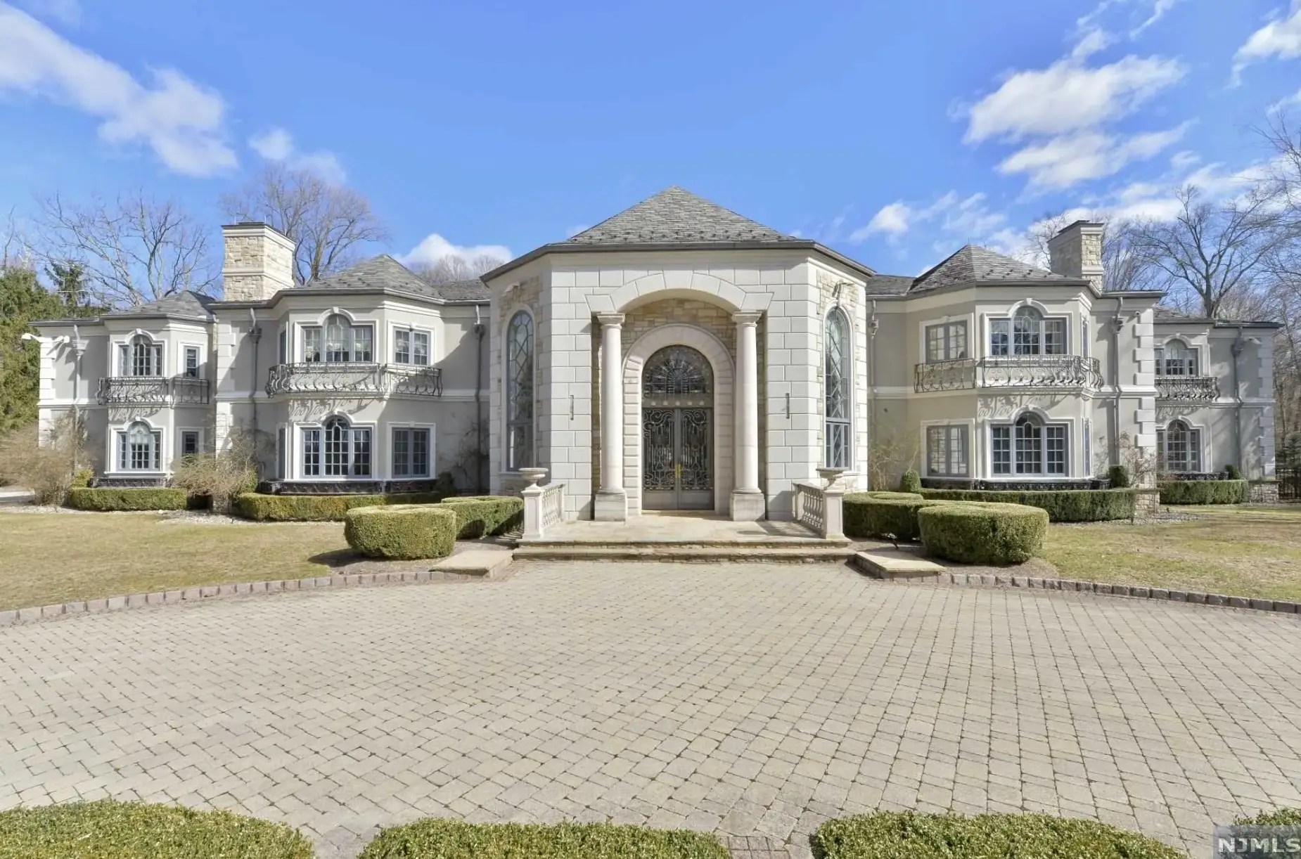 Russell Simmons' Former New Jersey Mansion (PHOTOS)