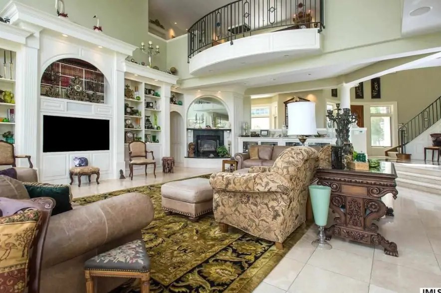 Lakefront Estate In Jackson, Michigan Homes of the Rich