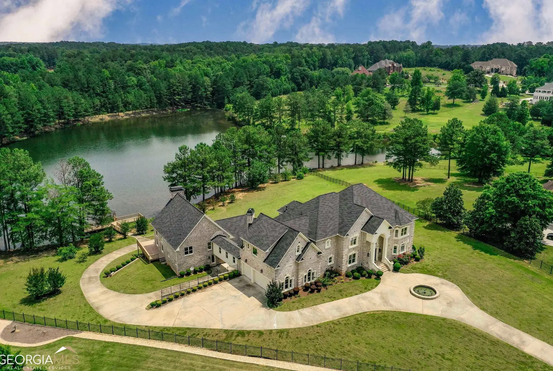 Lakefront Estate In Loganville, (PHOTOS)