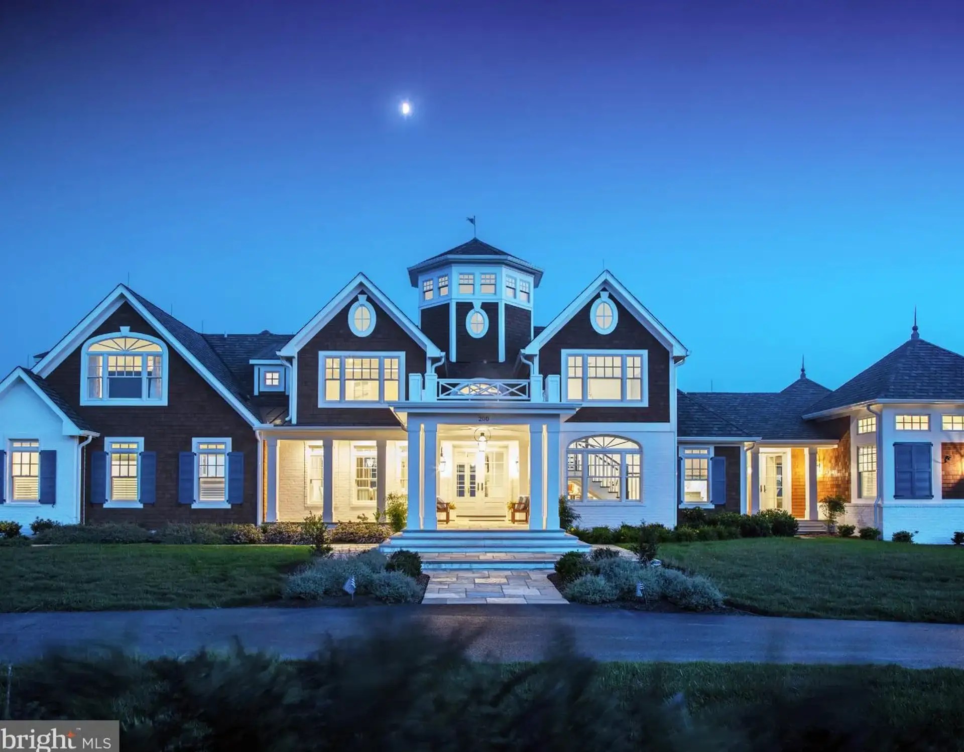 Waterfront Home On 15 Acres In Maryland (PHOTOS)