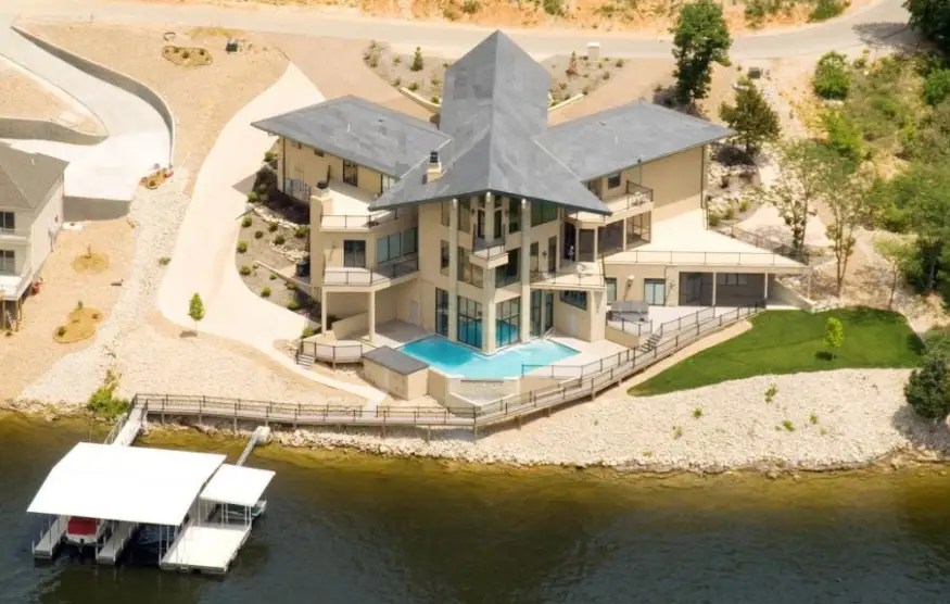 Contemporary Style Lakefront Home In Lake Ozark, Missouri Homes of