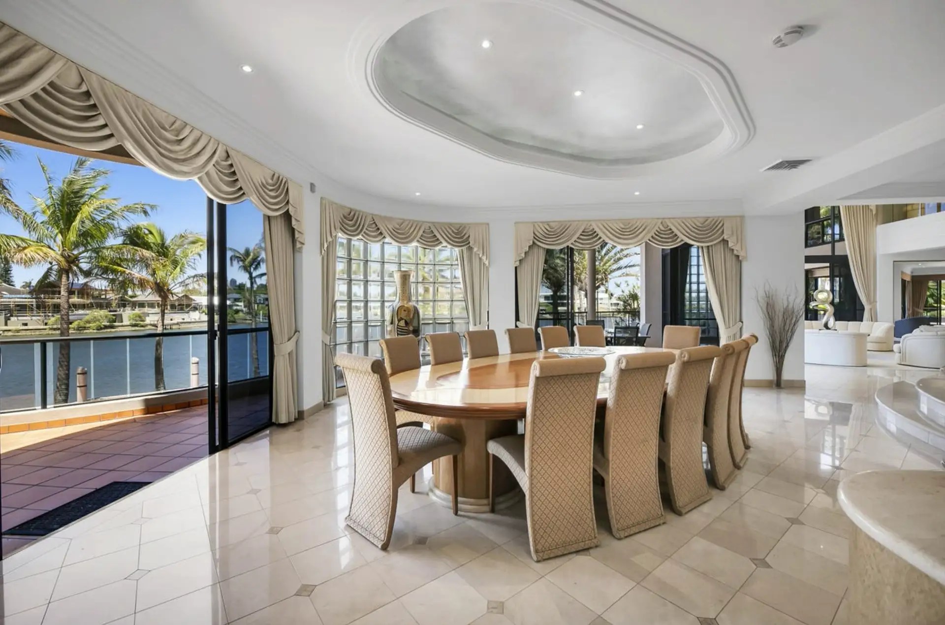 Riverfront Home In Queensland, Australia (PHOTOS)