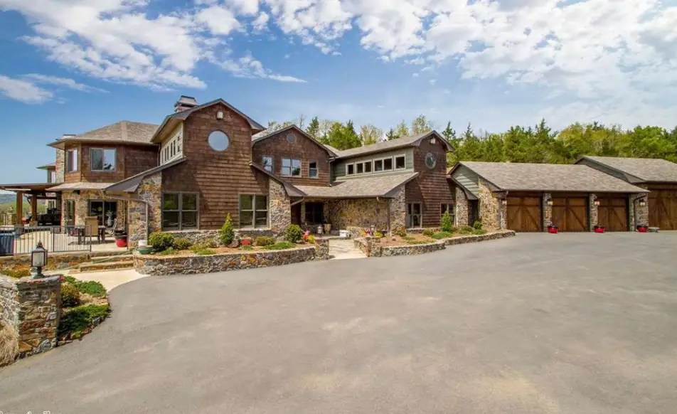 2.5 Million Riverfront Home In Conway, Arkansas Homes of the Rich