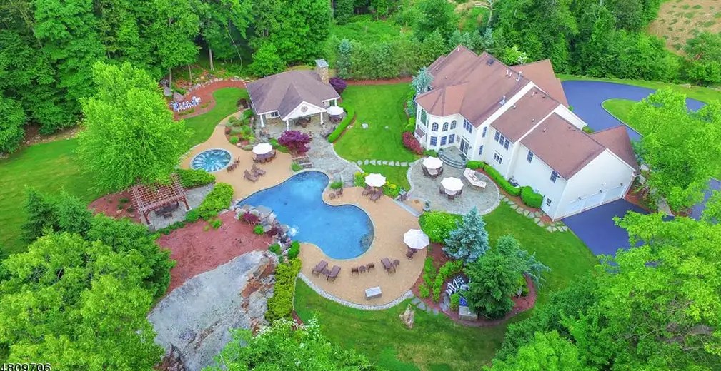 Lakefront Home In Kinnelon, New Jersey Homes of the Rich