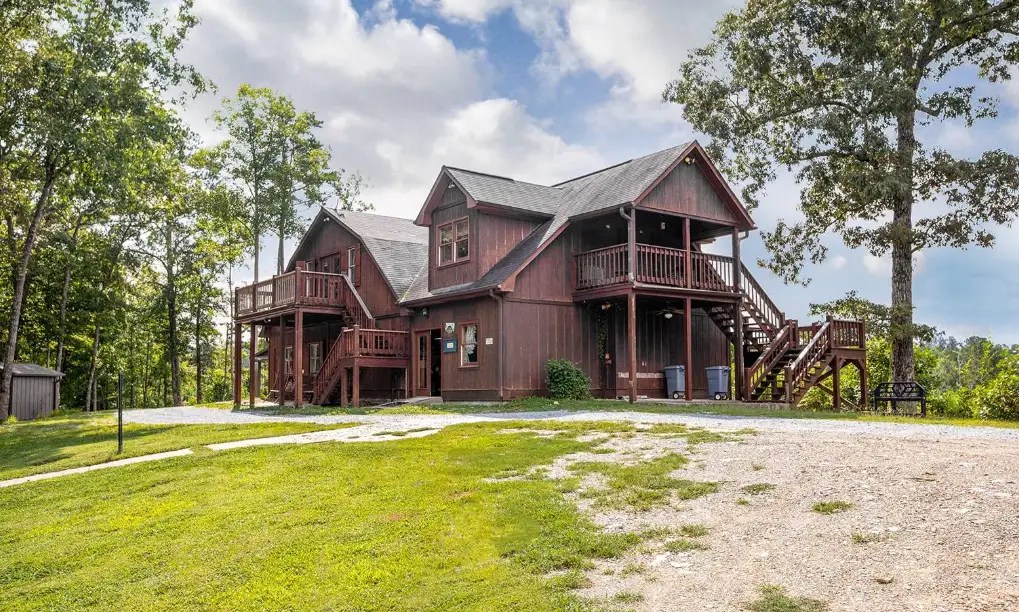 369 Acre Lakefront Estate In Rockmart, Homes of the Rich