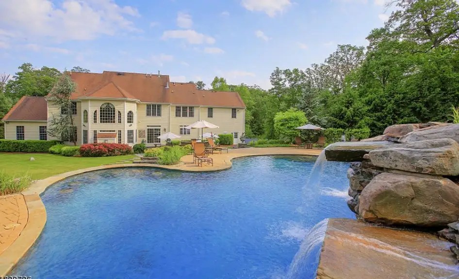 Lakefront Home In Kinnelon, New Jersey Homes of the Rich