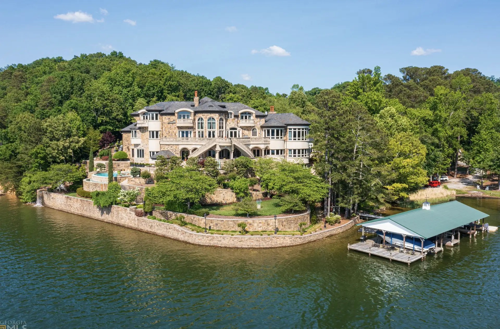 Incredible Lakefront Home In Chattanooga, Tennessee (PHOTOS)