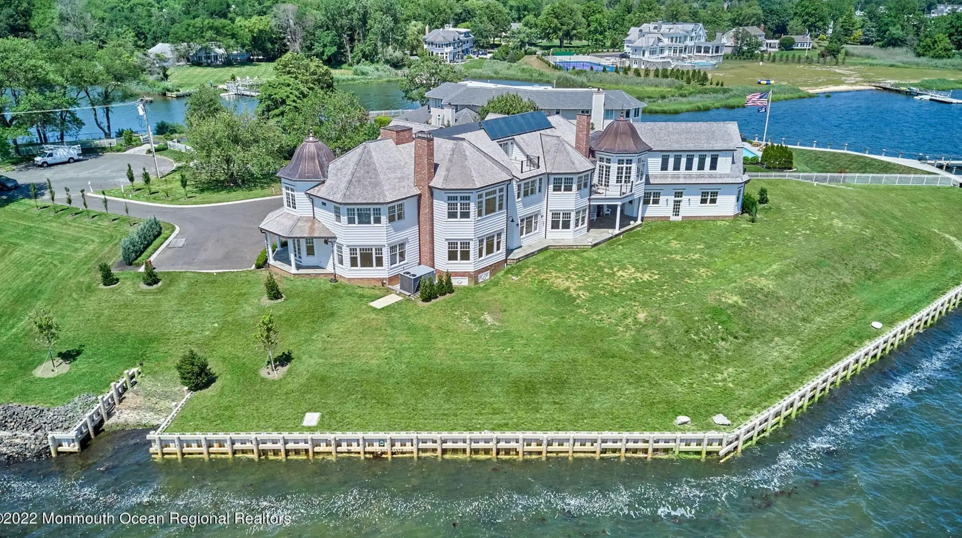 7.95 Million Waterfront New Build In Rumson, New Jersey (PHOTOS)