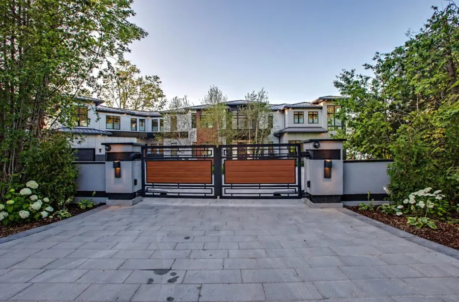 Newly Built Contemporary Style Waterfront Mansion In Ontario, Canada