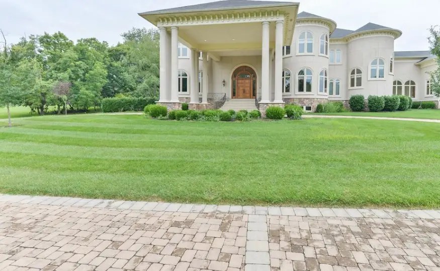 19,000 Square Foot Mansion In Louisville, Kentucky With 3 Kitchens