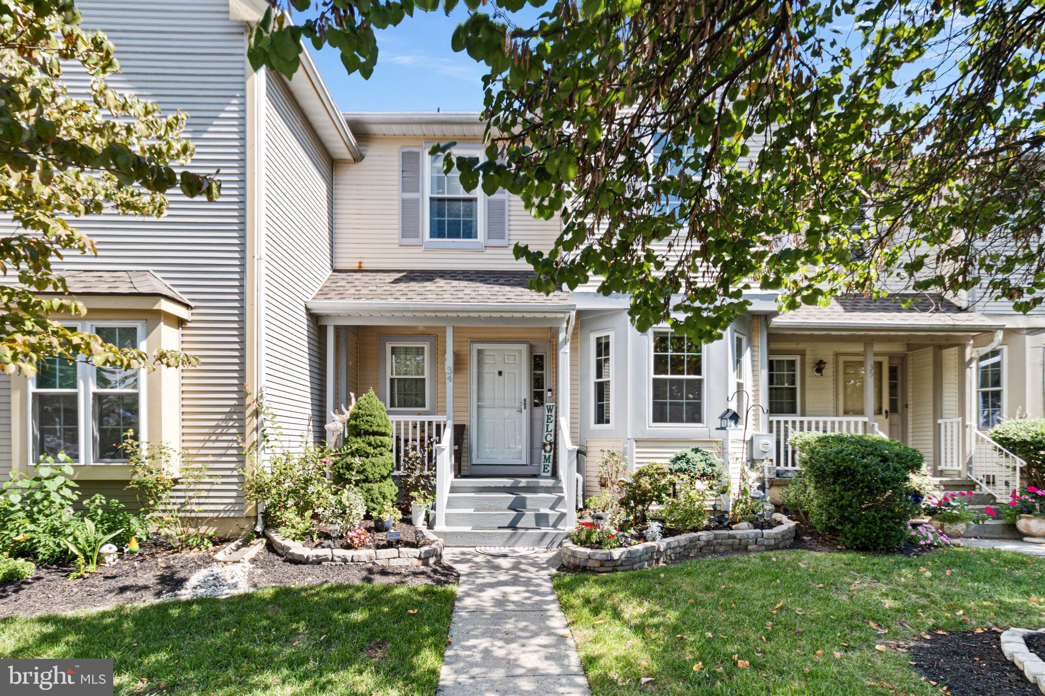 Photo of 34 Stanwyck Ct in Robbinsville, NJ