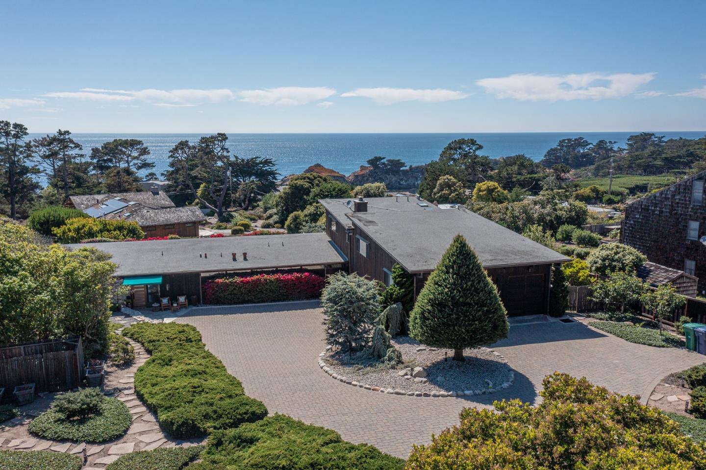 9 Yankee Point Dr, Carmel, CA 93923 4 Beds 4/1 Baths (Canceled