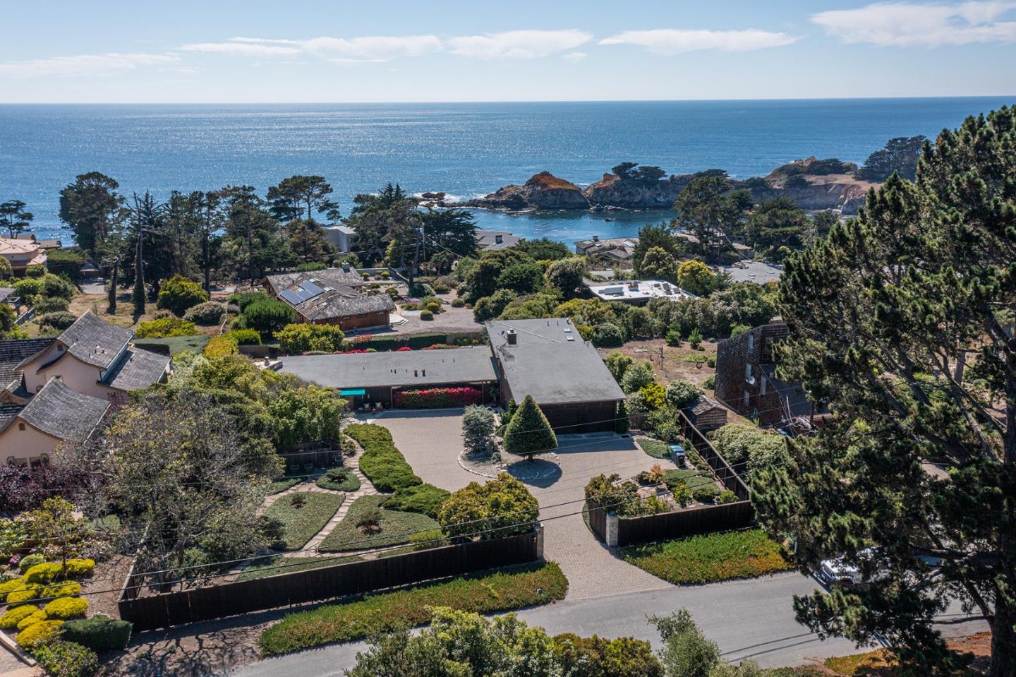 9 Yankee Point Dr, Carmel, CA 93923 4 Beds 4/1 Baths (Canceled