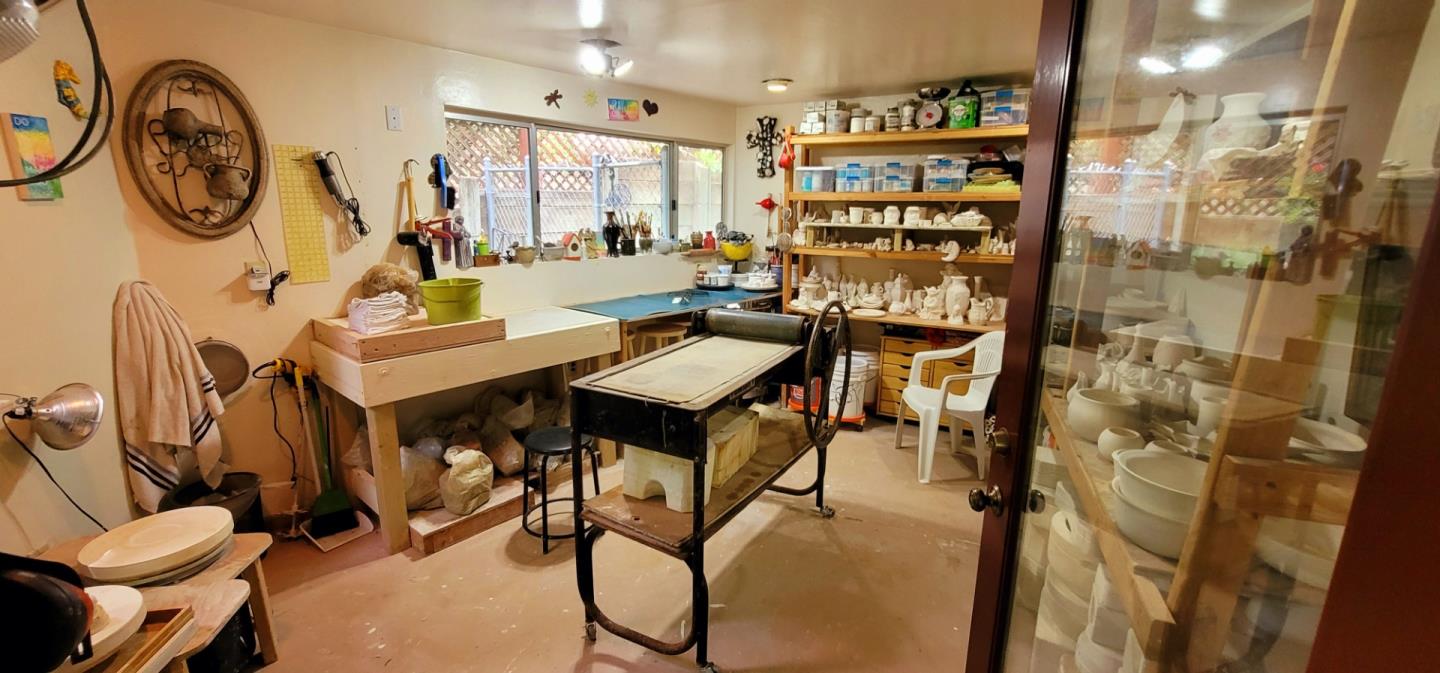 655 Browns Valley Rd, Corralitos, CA 95076 2 Beds 2/1 Baths (Active