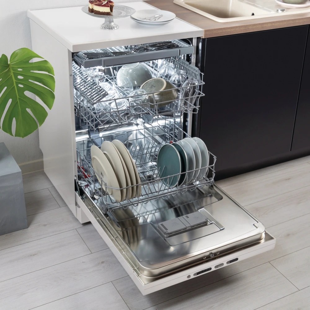 Hisense HS661C60WUK 60cm Freestanding Dishwasher WHITE Appliance City