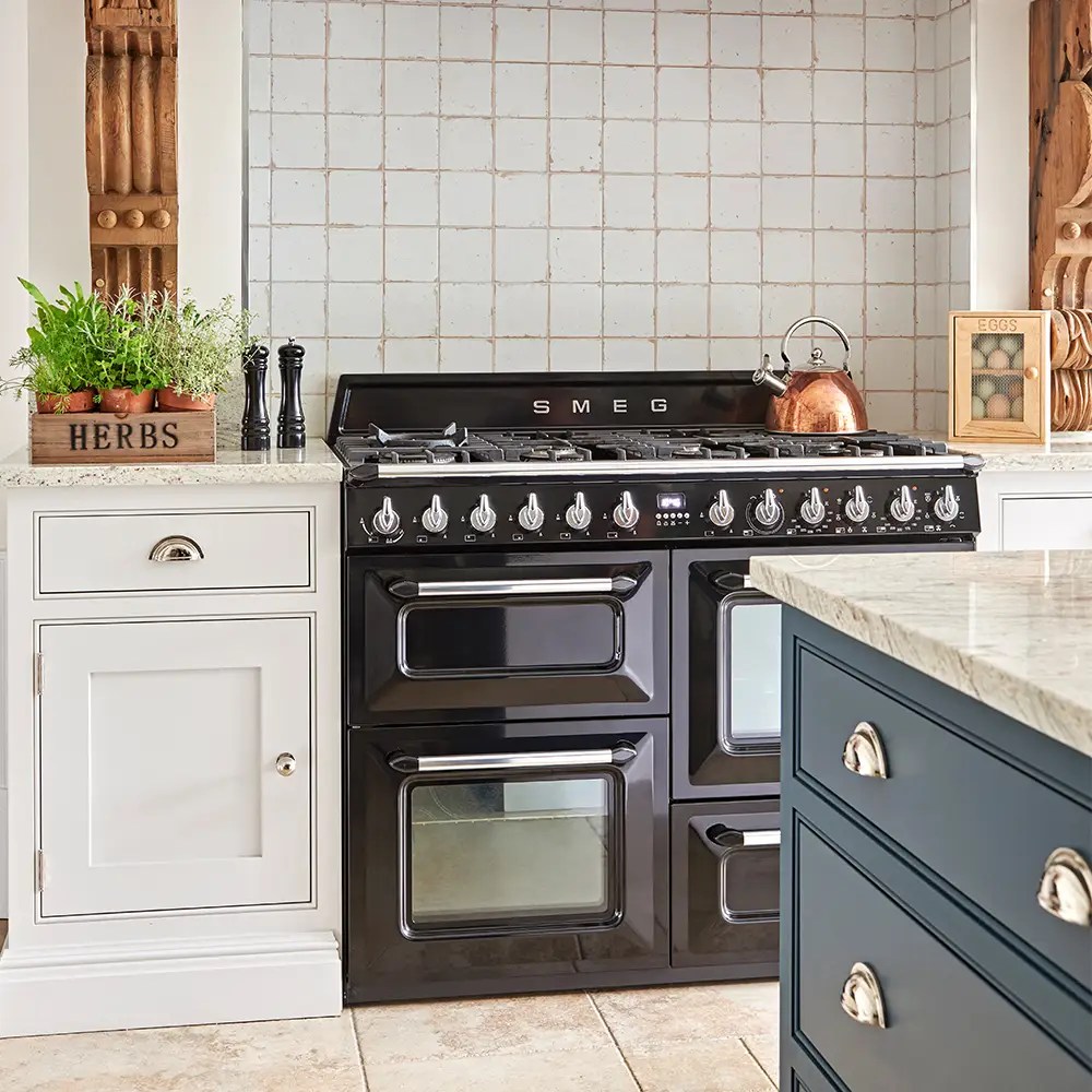 Smeg TR4110BL1 110cm Victoria Dual Fuel Range Cooker BLACK