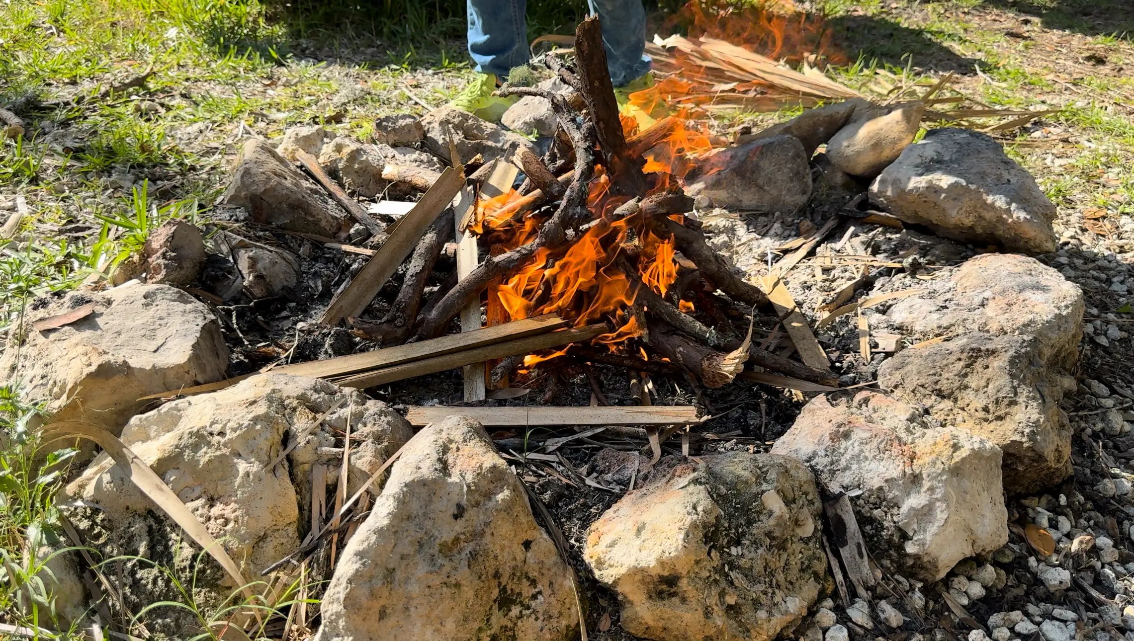 How to Start a Campfire with a Ferro Rod A StepbyStep Guide Synire