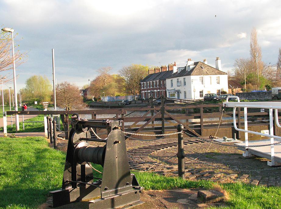 An Exeter Quay bridge closes Radio Exe