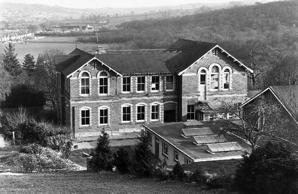 Abuse apology call Radio Exe