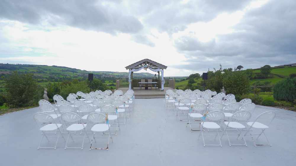 Cranberries Hideaway Wedding with a Radio Exe voucher Radio Exe