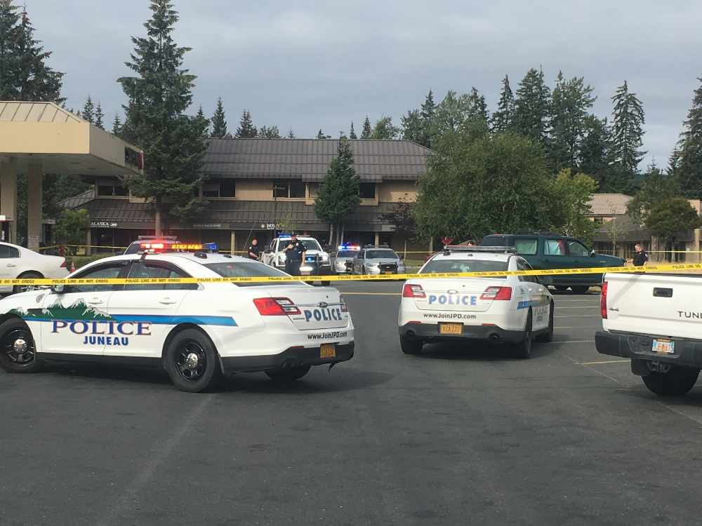 Juneau cops chase man wanted on warrants KINY