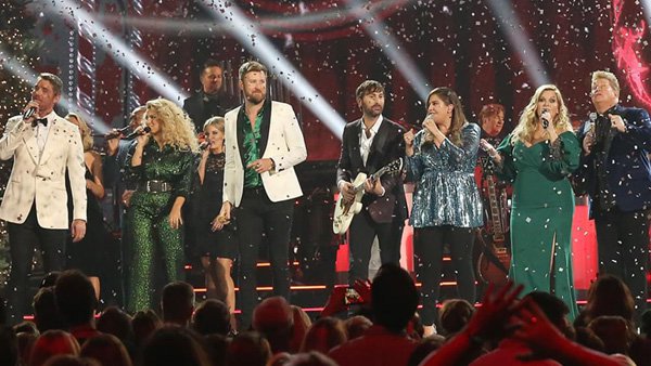 Cma Christmas 2022 Abc Cma Country Christmas Today - Eagle Country 99.3
