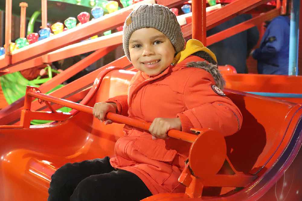 Oldham's Christmas Lights Switch On Quest Media Network Tameside
