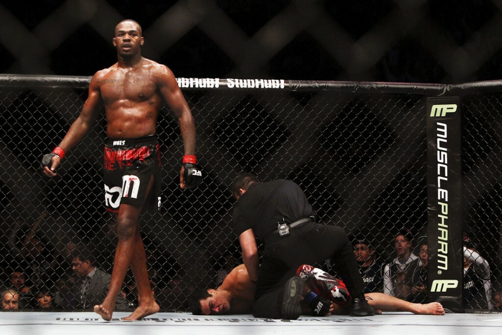 Video Watch Jon Jones finish Vitor Belfort at UFC 152
