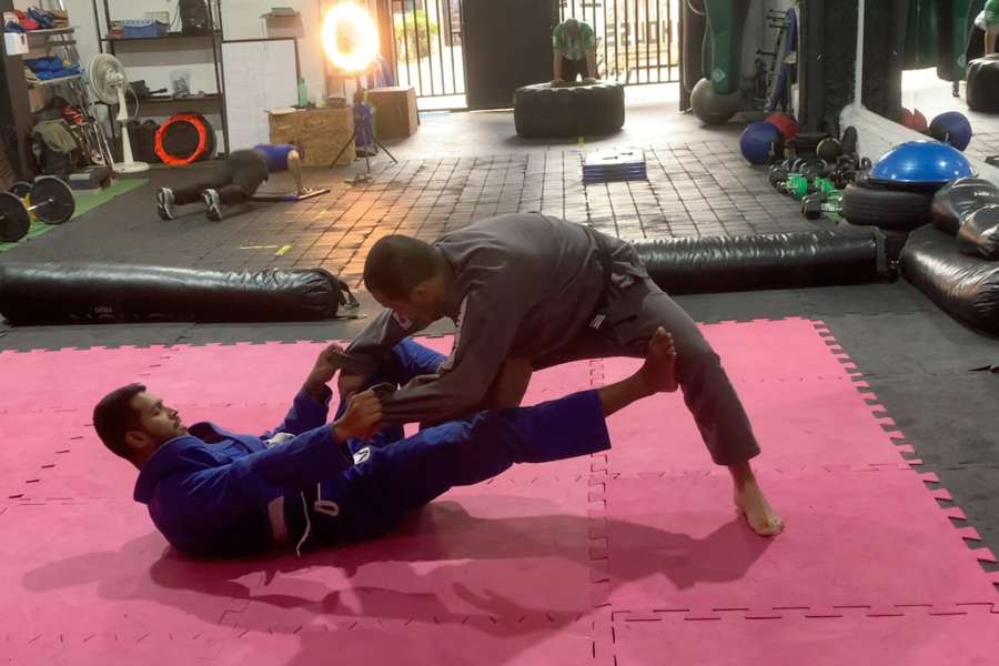 Best BJJ Guard Types For Long Legs Every Tall Guy Need To The Top BJJ