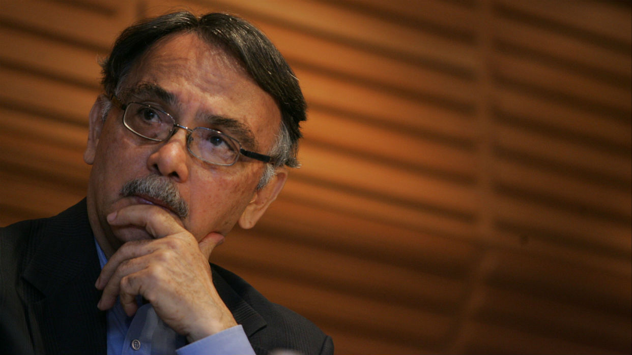 Eugenio Montejo el poeta que aún cruza la tierra sola