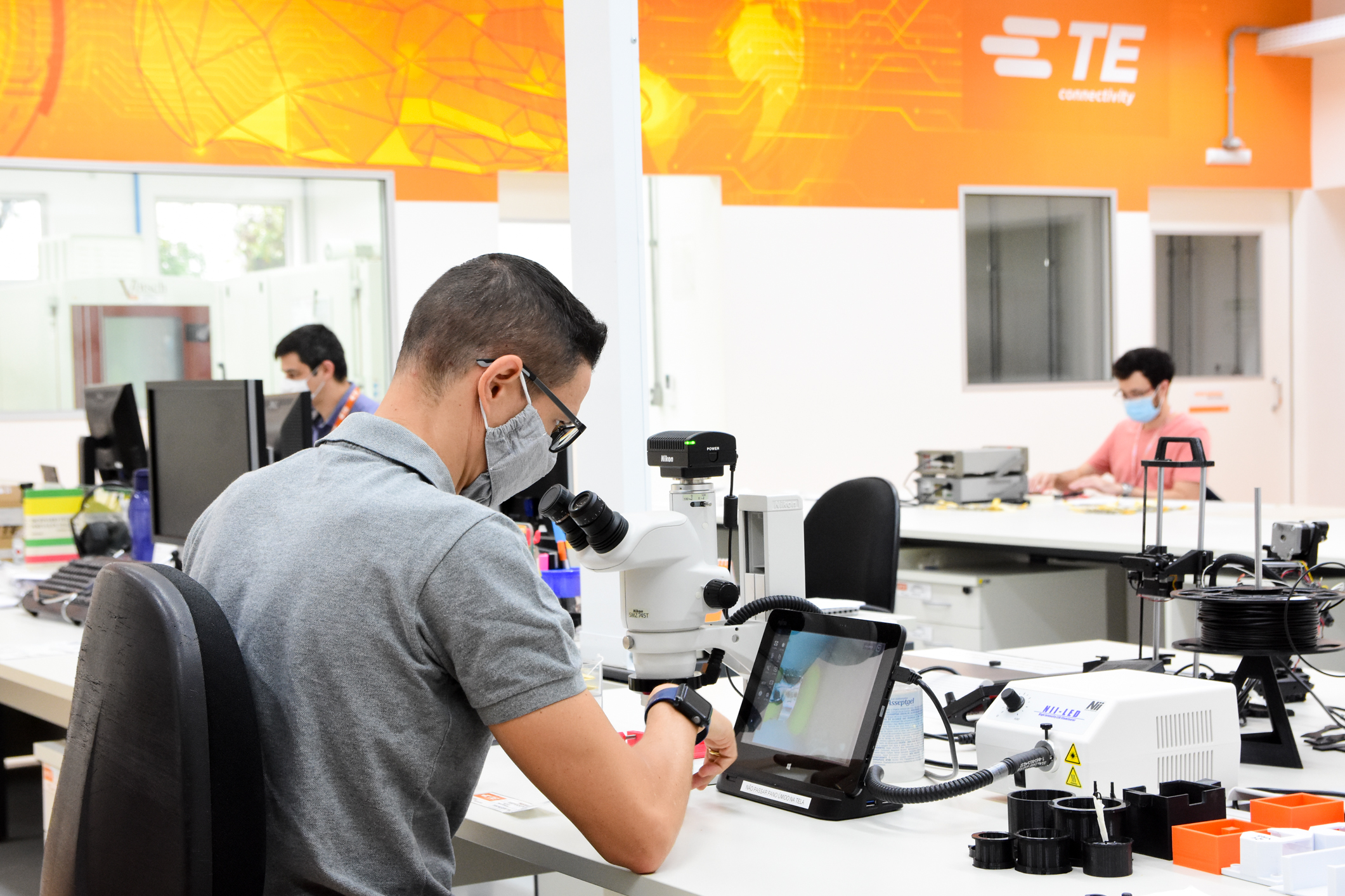 TE Connectivity valoriza engenharia nacional com laboratório de alta