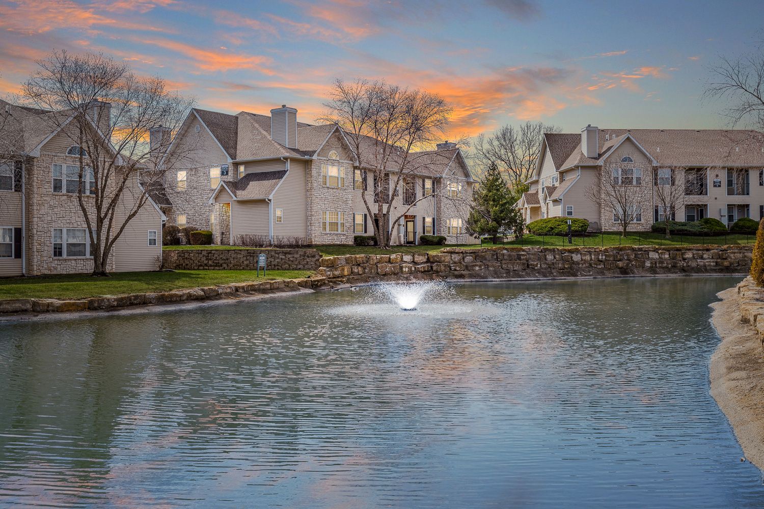 Pinnacle Pointe Apartments MMG Real Estate Advisors