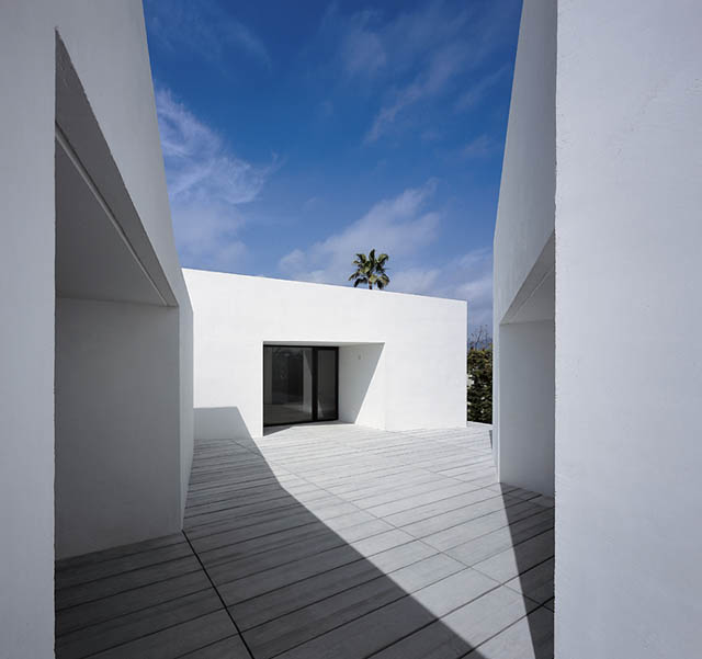 Ebro Delta House by Carlos Ferrater Lambarri mmminimal