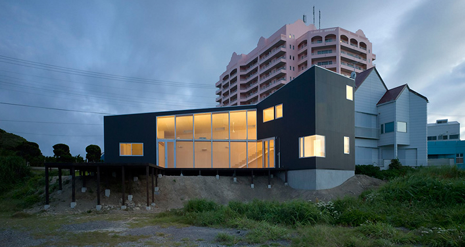 Seaside Boomerang The Modern Summer Residence mmminimal