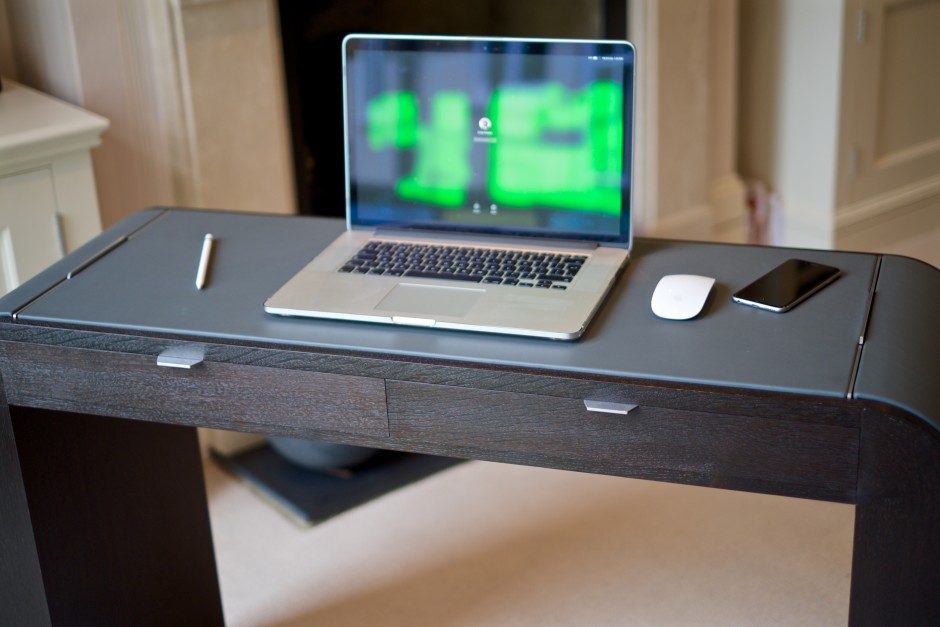 Exquisite Console Desk mmminimal