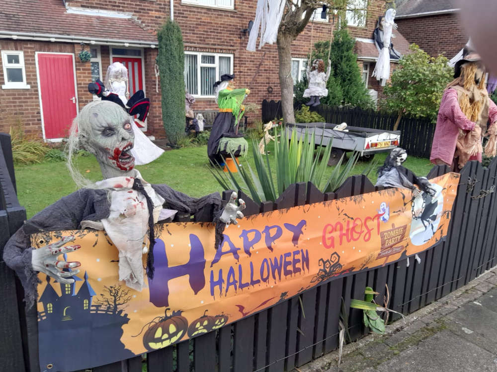 Mansfield street goes viral with Halloween display Mansfield 103.2