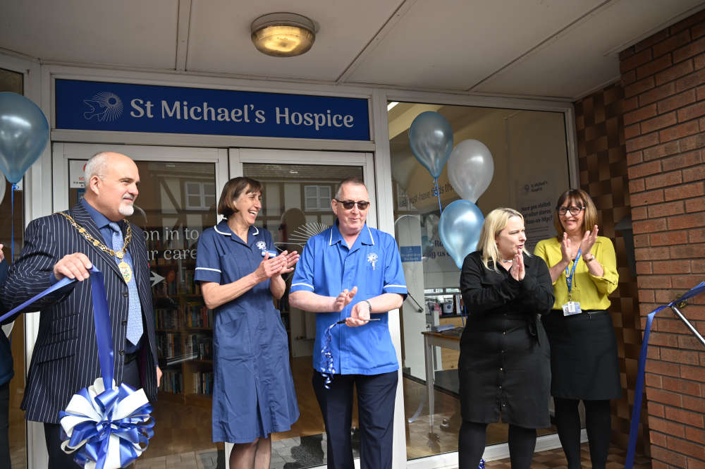 New charity shop opens in Ross on Wye Sunshine Radio