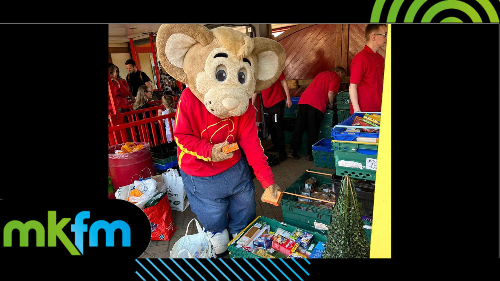 Themepark goers in Milton Keynes donate tonnes of food to local food