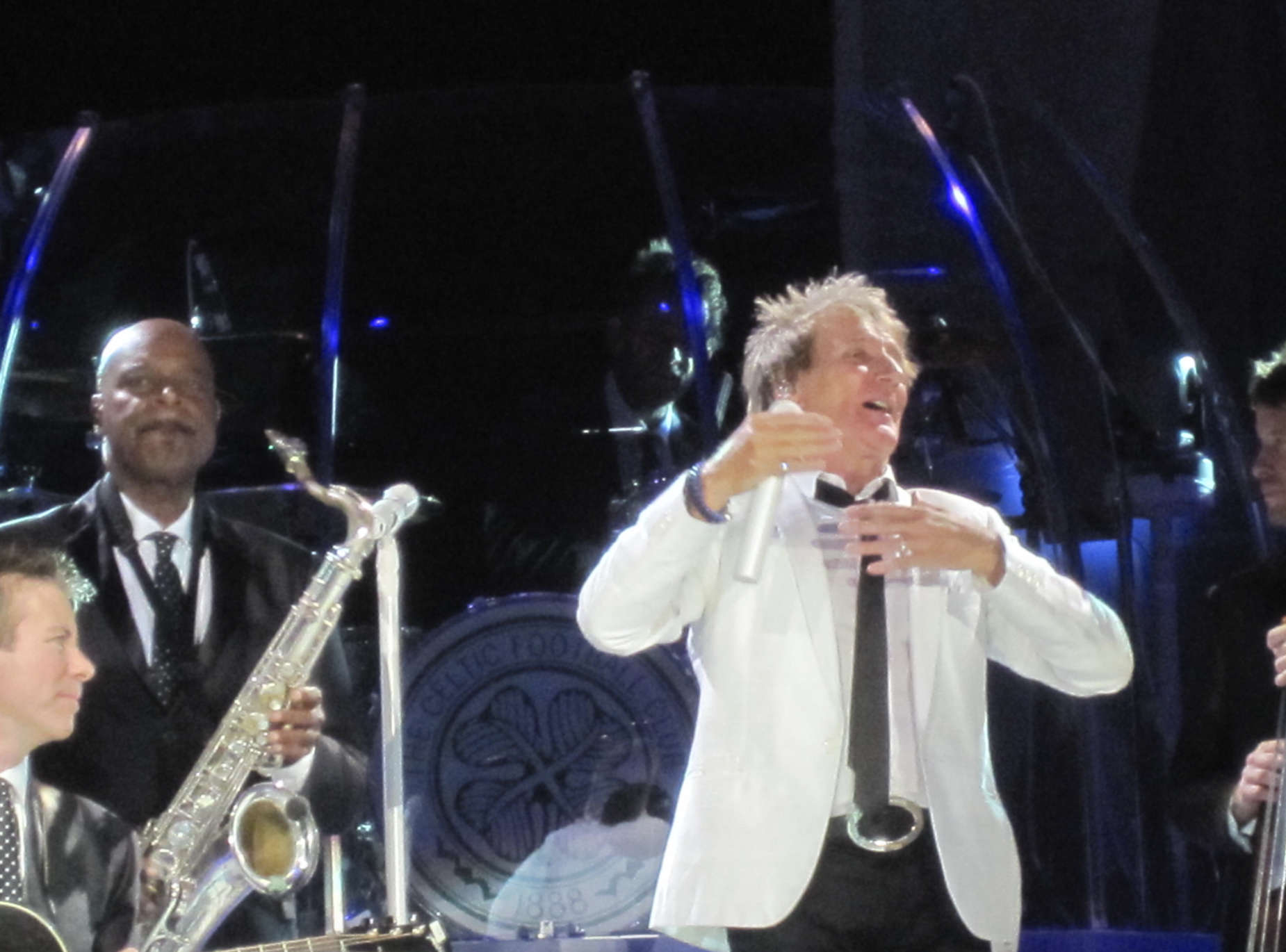 Anger as Rod Stewart sails off before 'Sailing' Radio Exe