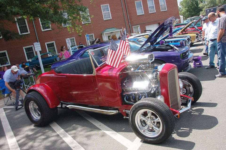 4th of July Town Celebration Car Show Enfield, CT The Q 99.7 WLCQ