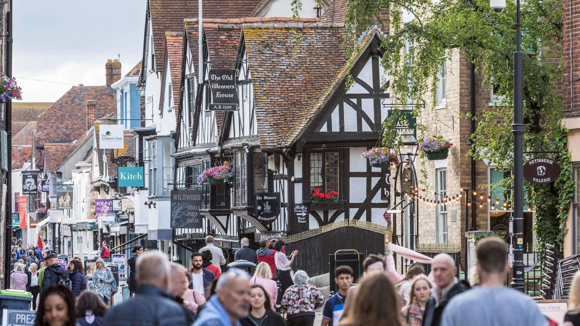 WIN! A shopping experience in Canterbury with Haynes Ford kmfm