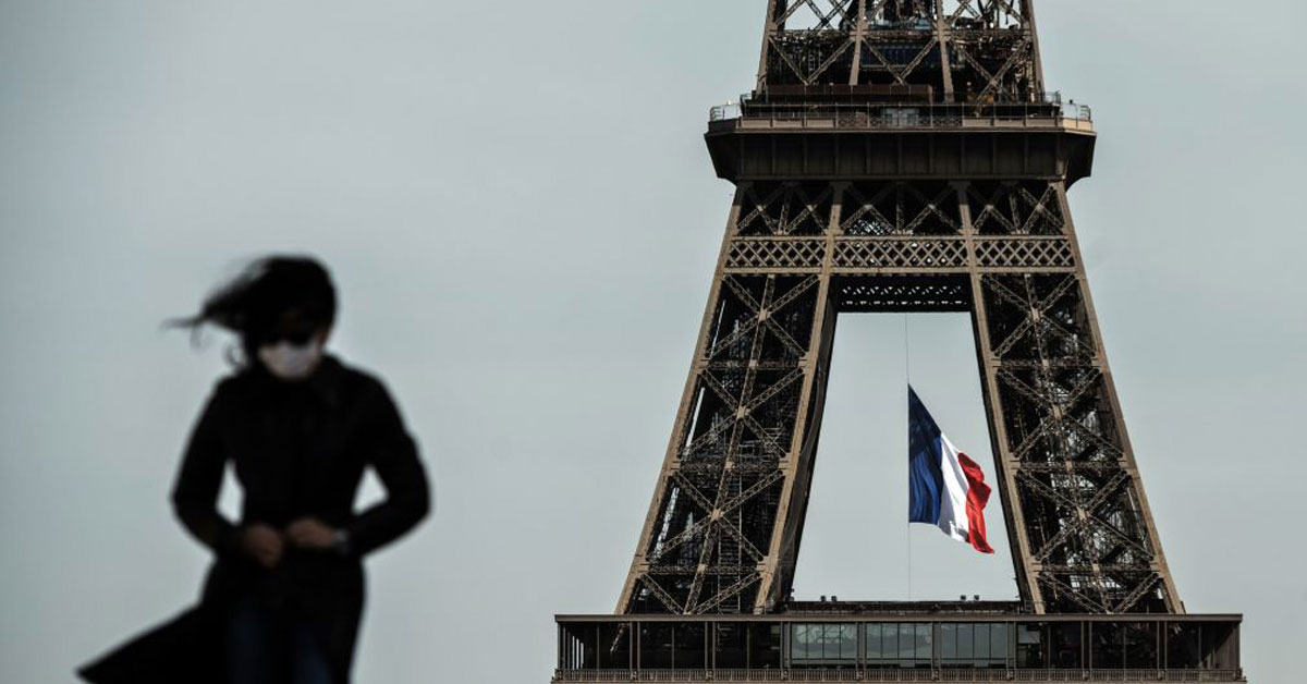 WATCH Dramatic footage shows people fleeing Paris ahead of lockdown U105