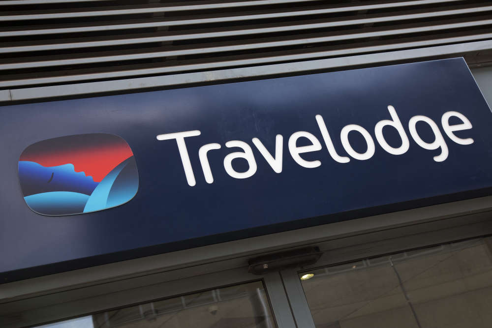 People can't believe they didn't realise what the 'Travelodge' logo