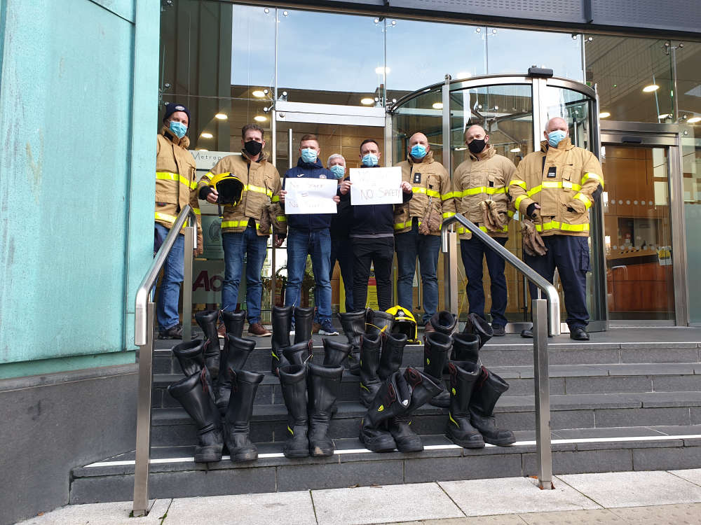 Dublin Fire Brigade stage protest at Health and Safety Authority