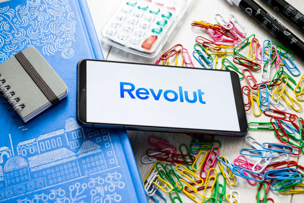 Revolut to introduce car insurance for Irish customers LMFM
