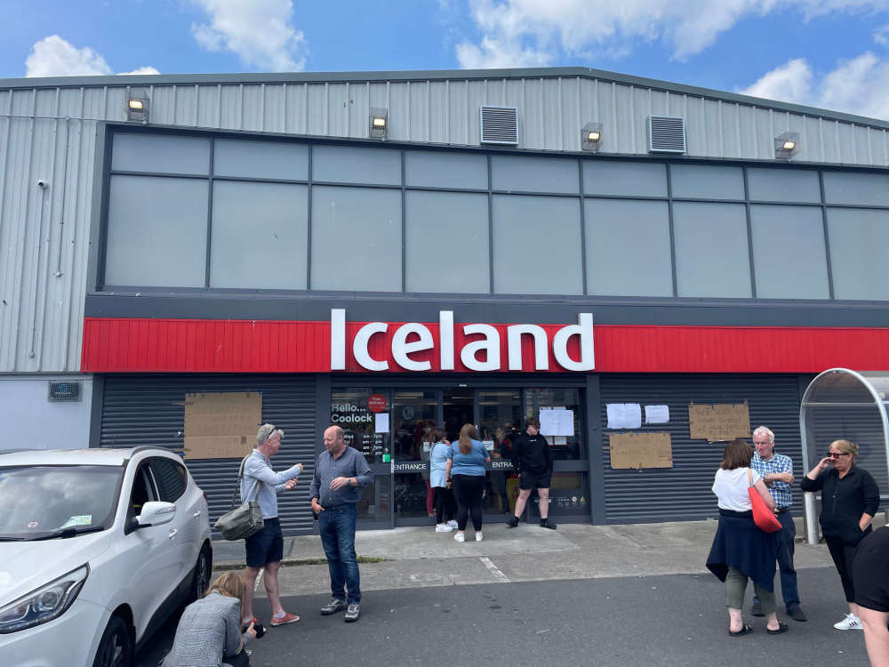 Iceland workers hold protest in north Dublin Dublin's FM104