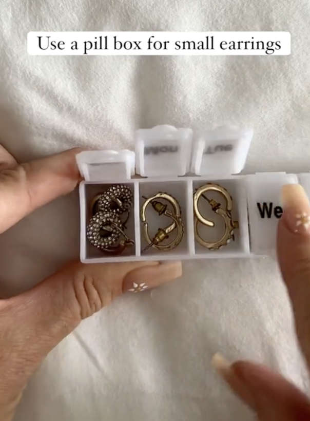 Packing hacks that let you squeeze more things into your suitcase U105