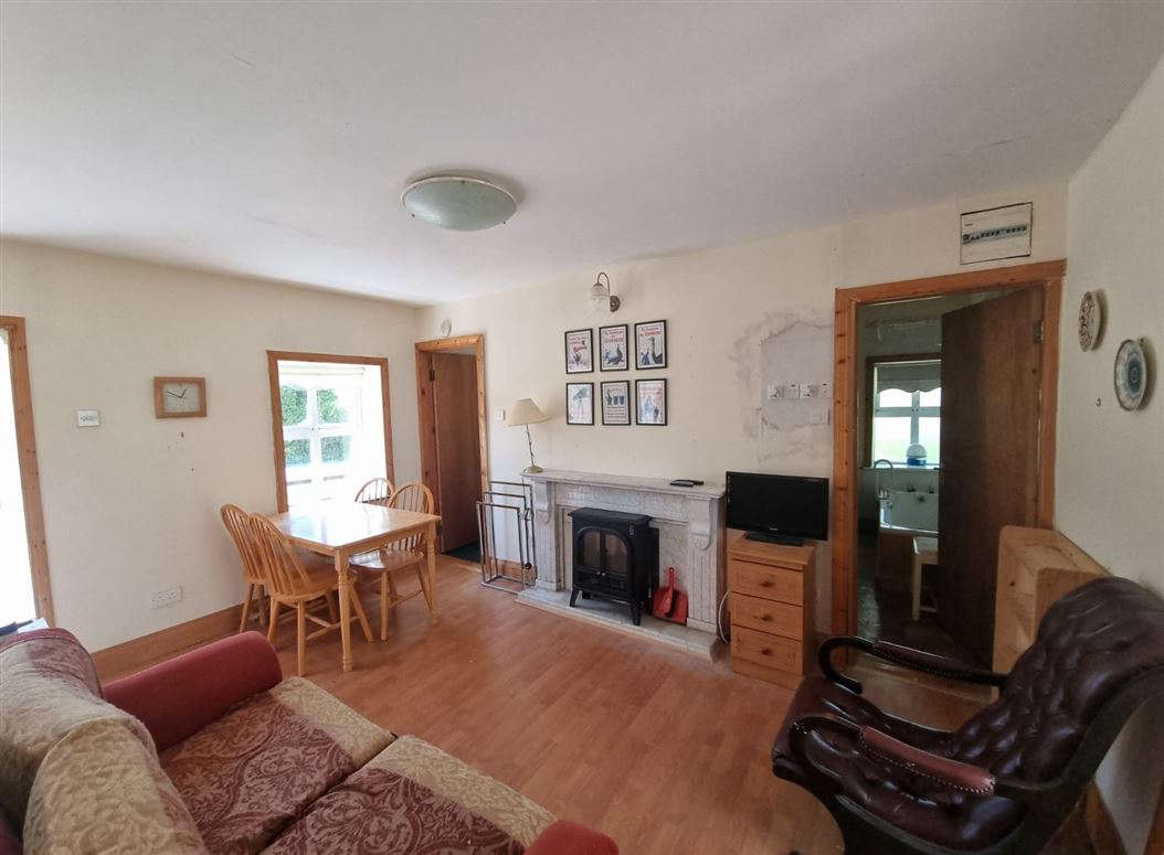 Inside 'charming' Limerick cottage on sale for €115,000 Limerick's