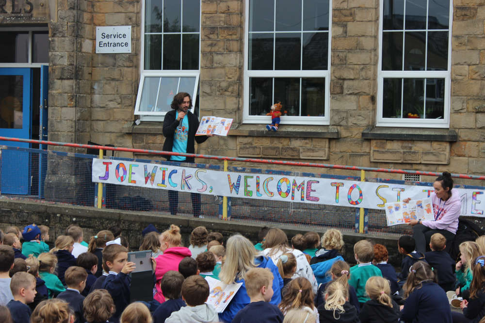 Joe Wicks surprises pupils in Glossop Not Really Here Group